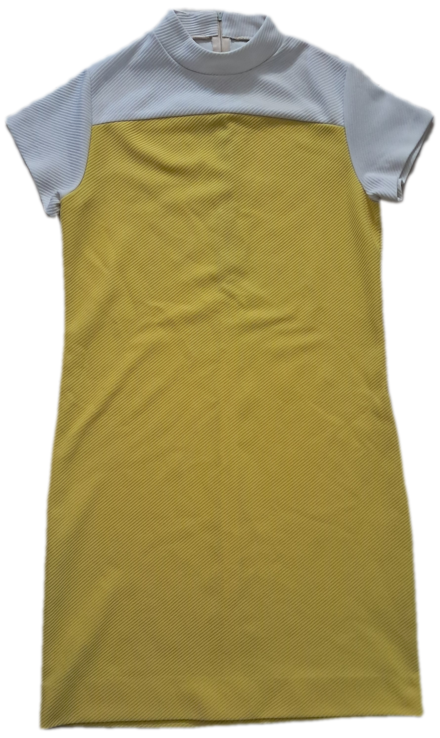 1960s vintage dress by Cintura. Talon zipper on back of garment.